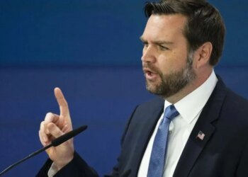 Альтернативная реальность Вэнса: вице-президент объявил Трампа главным архитектором украинской стойкости. ВИДЕО