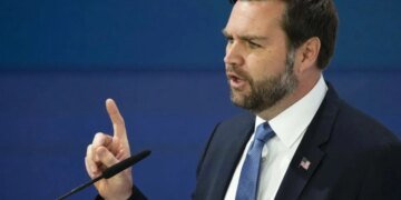Альтернативная реальность Вэнса: вице-президент объявил Трампа главным архитектором украинской стойкости. ВИДЕО