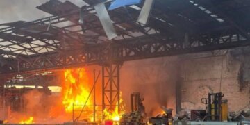 РФ трижды за сутки нанесла удары с помощью дронов по депо «Новой почты» в Харькове
