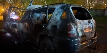 Наклеивал символику ВСУ на чужие автомобили и поджигал их: в Киеве задержали гражданина Грузии