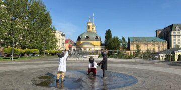 Малюків-засновників Києва вдягли у вишиванки різних областей