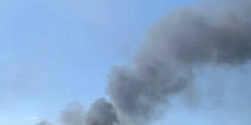 Над Киевом летает дрон, слышны взрывы