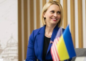 Дипломатия глухих телефонов: экс-посол Бринк рассказала, как Трамп “подставил” посольство США в Украине