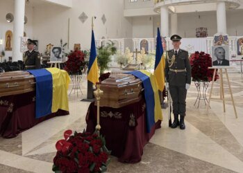 Прах лідера ОУН Андрія Мельника та його дружини привезли до Києва для вшанування