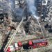 Под завалами ищут пострадавших: спасатели ведут отчаянную борьбу со временем в атакованном Киеве. ФОТО