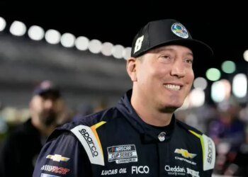 Дворазовий чемпіон NASCAR Кайл Буш помер у 41 рік після важкої пневмонії та сепсису