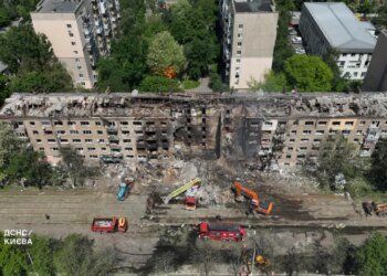 ДСНС показала, як зараз виглядає місце удару рф у Києві