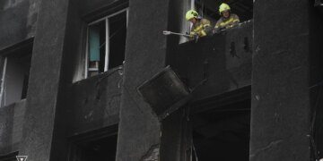У Києві завершили аварійні роботи на місці удару в Шевченківському районі, кількість постраждалих зросла до 92
