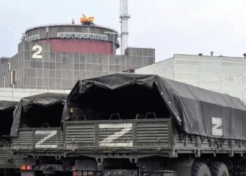 Россия заявила о массированной атаке на Энергодар: более 50 взрывов, город остался без света и связи