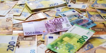 ПриватБанк, Ощадбанк и Monobank изменили лимиты на снятие наличных: что известно