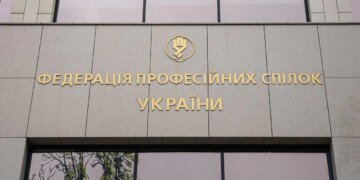Зниклі меблі, алкоголь і ймовірний call-центр: ФПУ повернулася до Будинку профспілок на Майдані