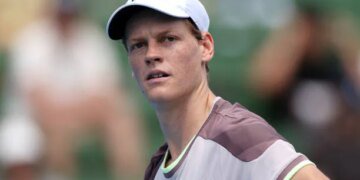 Перша ракетка світу Яннік Сіннер сенсаційно вилетів з Roland Garros