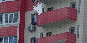 Без тревоги и предупреждения: вражеский дрон прорвался к жилому дому под Киевом. ФОТО