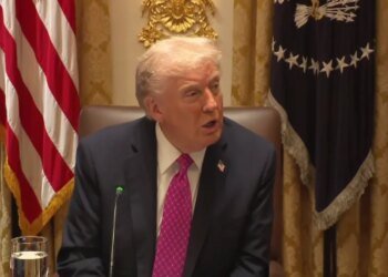 Трамп выставил Ирану три требования и ушел в ситуационную комнату для принятия решения