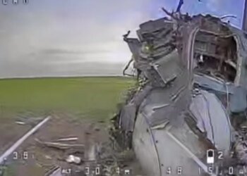 Появилось ВИЕДО обломков российского Ка-52, сбитого дроном под Покровском