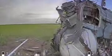 Появилось ВИЕДО обломков российского Ка-52, сбитого дроном под Покровском