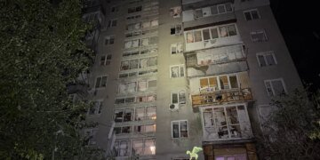Нічна атака на Одесу: є поранений, в МВА показали наслідки влучання
