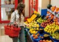 Банани замість яблук: чому екзотика стала головною у кошику українців