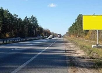Скандал на трасі Київ – Житомир: відходи дорожніх робіт потрапили до річки