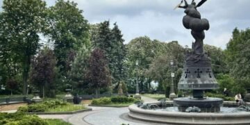 У Києві знову запрацювали фонтани: які парки стали центрами відпочинку