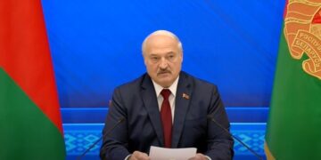 Лукашенко ответил Зеленскому и назвал “единственное условие” вступления Беларуси в войну