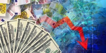 Долар і євро знизилися: курс на 15 травня та чому банки й обмінники показують різні ціни