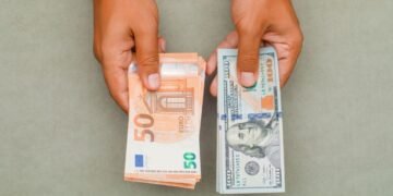 Валюта перед вихідними: як змінилися курси долара та євро 29 травня
