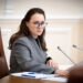 Кабмин снял запрет на выезд за границу для женщин-чиновниц, но есть ограничения