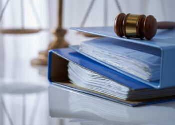 Налоговая рассылает ФОПам письма счастья: адвокат объяснил, когда это не проверка