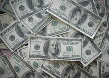 Чи законно міняти “старі” долари за нижчим курсом: чітка відповідь Нацбанку