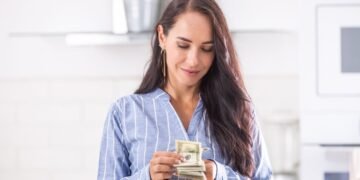 Кредит на iPhone чи ноутбук: експерт пояснив, коли розстрочка вигідна, а коли – помилка