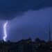Киев будет штормить всю ночь, синоптики предупреждают о граде и шквалах