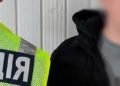 Довірилась і втратила все: у Києві шахрай обікрав літню жінку