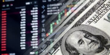 Долар і євро знову зростають: курс на 19 травня та що визначає динаміку ринку