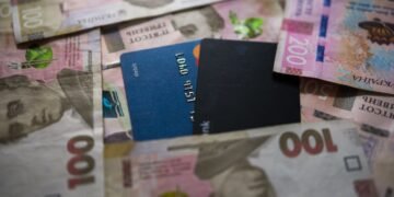 Кредитна картка чи готівковий кредит: експерт пояснив, що вигідніше для щоденних витрат