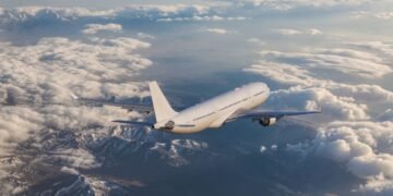 Британия готовится к проблемам с уавиатопливом – рейсы могут отменять