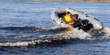 Обладнання для моторних човнів та катерів – як обрати надійні комплектуючі для комфортного відпочинку на воді