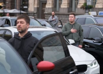 Минуту молчания теперь будут объявлять через громкоговорители по всей Украине