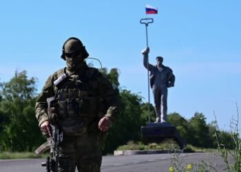 Оккупанты в “ДНР” выпустили праздничное печенье в честь “освобождения” Мариуполя