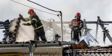 У Києві вогонь із дивану охопив дах будинку: що стало причиною