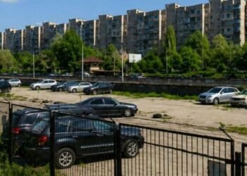 Знести самобуди: у Києві суд зобов’язав повернути землю