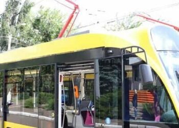 У Києві масово змінюють рух трамваїв: що перекриють і як курсуватиме транспорт
