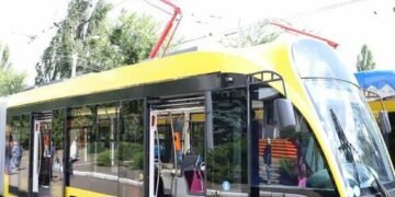 У Києві масово змінюють рух трамваїв: що перекриють і як курсуватиме транспорт