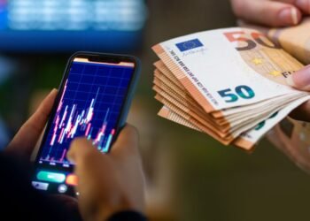 Долар тримає позиції, євро падає у ціні: курс на 20 травня та яка найвигідніша альтернатива валюті
