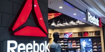 Від Reebok до турецького fashion: чому відомі бренди закривають магазини в Україні