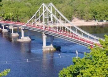 Стрибнули з пірса та зникли: в Києві знайшли тіла двох іноземців