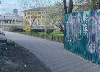 Крики і опіки біля магазину: в Києві розслідують розбійний напад, – ФОТО