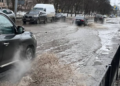 Вода заблокувала дорожній рух: в Києві сталась комунальна аварія