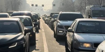 У напрямку метро Києва заблоковано рух: що відбувається – ФОТО