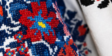 Вишиванки під відкритим небом: у Києві відновлюють українську традицію – ФОТО